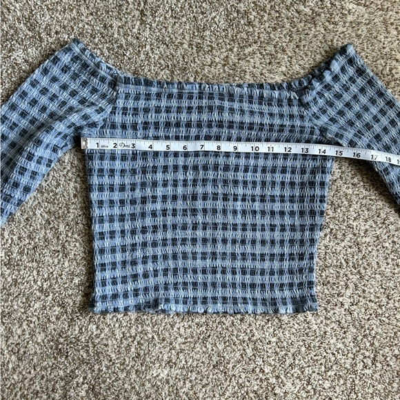 🦋 Wild Fable Blue Checkered Off the Shoulder Long Sleeve Crop Top Medium - Picture 4 of 7